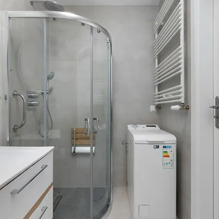 With A River View Parking & Balcony By Renters *