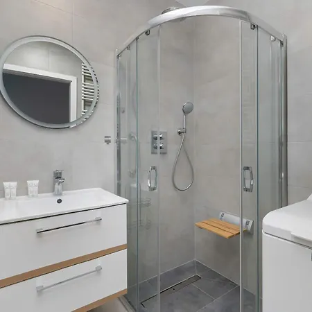 With A River View Parking & Balcony By Renters