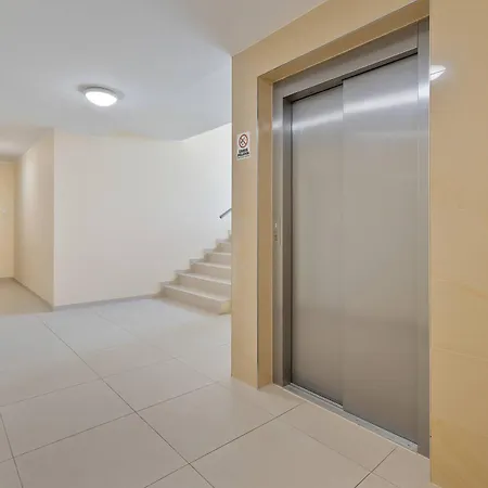 With A River View Parking & Balcony By Renters *
