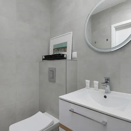 Daire With A River View Parking & Balcony By Renters *