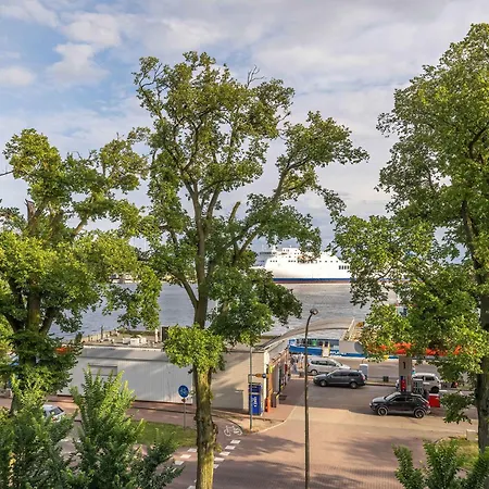 With A River View Parking & Balcony By Renters Daire Swinoujscie