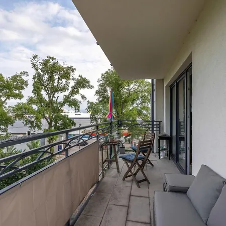 Daire With A River View Parking & Balcony By Renters *